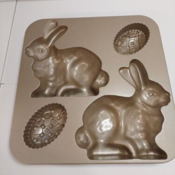 Nordic Ware Williams-Sonoma Easter Bunny With Eggs 3D Cast Aluminum Pan - Picture 2 of 3